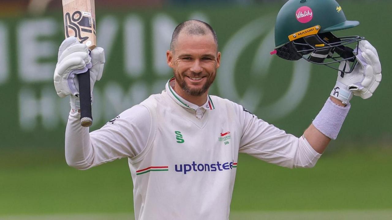 Pete Handscomb 100