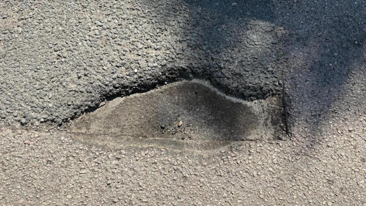 picture of pothole on South Gipsy Road 