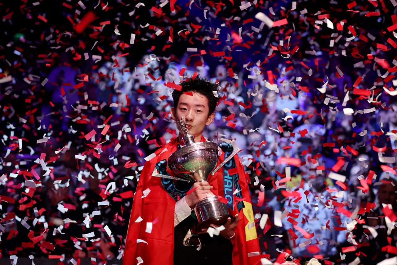 Wu Yize, 22, Becomes Second-Youngest World Snooker Champion with 18-17 Final-Frame Win Over Shaun Murphy — image 2
