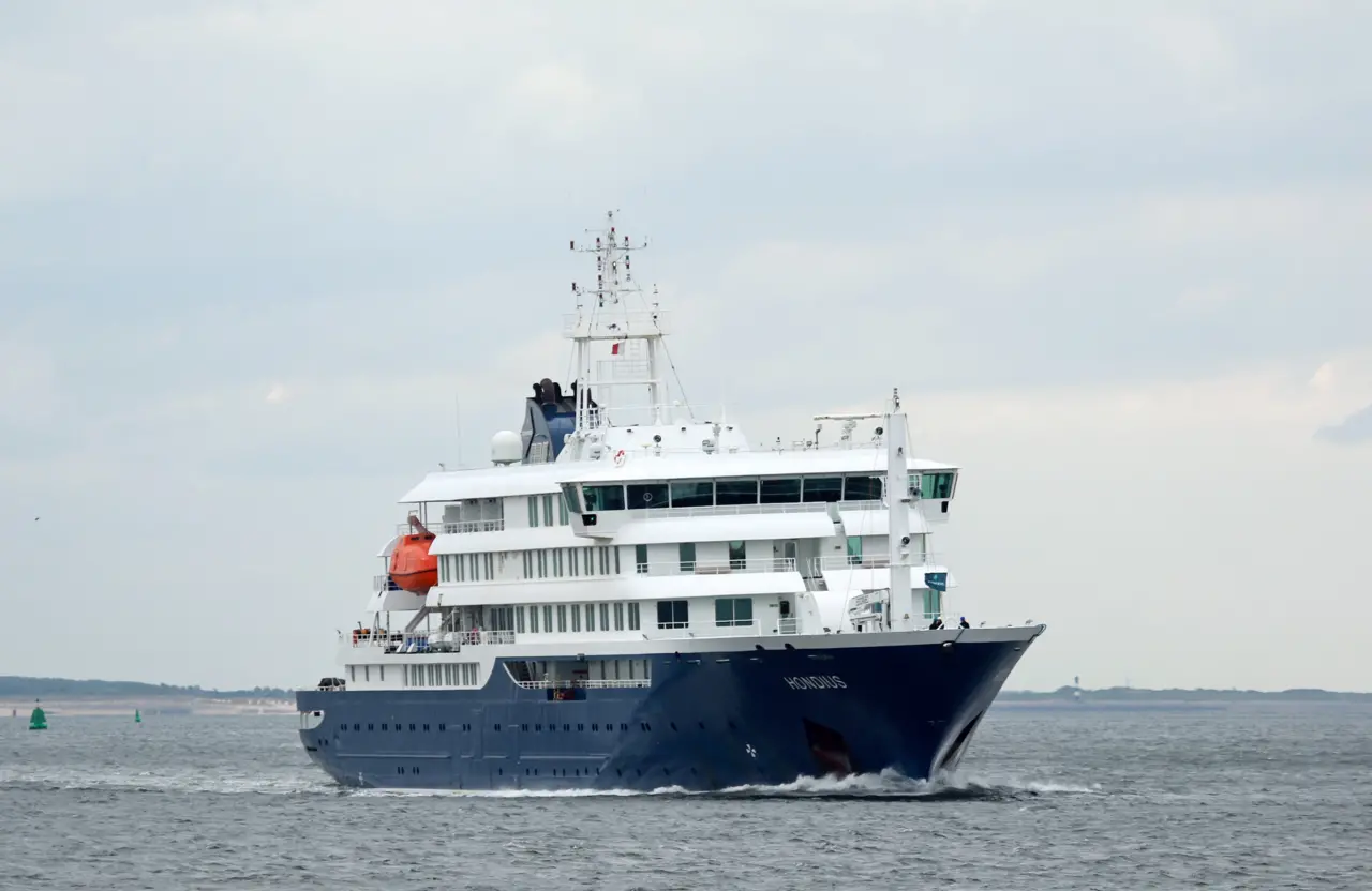 Hantavirus Outbreak on Atlantic Cruise Ship Leaves Three Dead, Two Crew Stranded Off Cape Verde — image 4