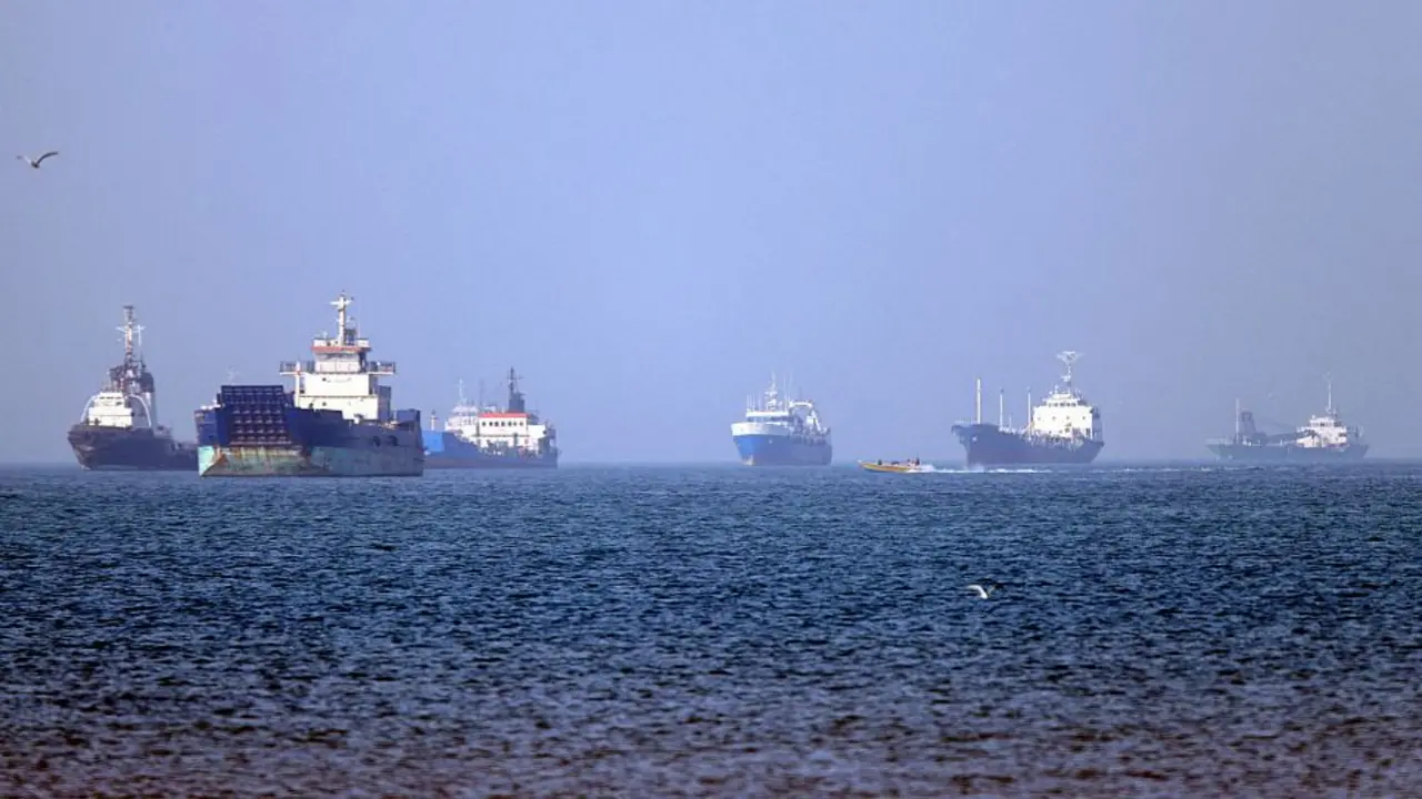 U.S. Strikes Iranian Fast Boats in Strait of Hormuz as Ceasefire Frays — image 2
