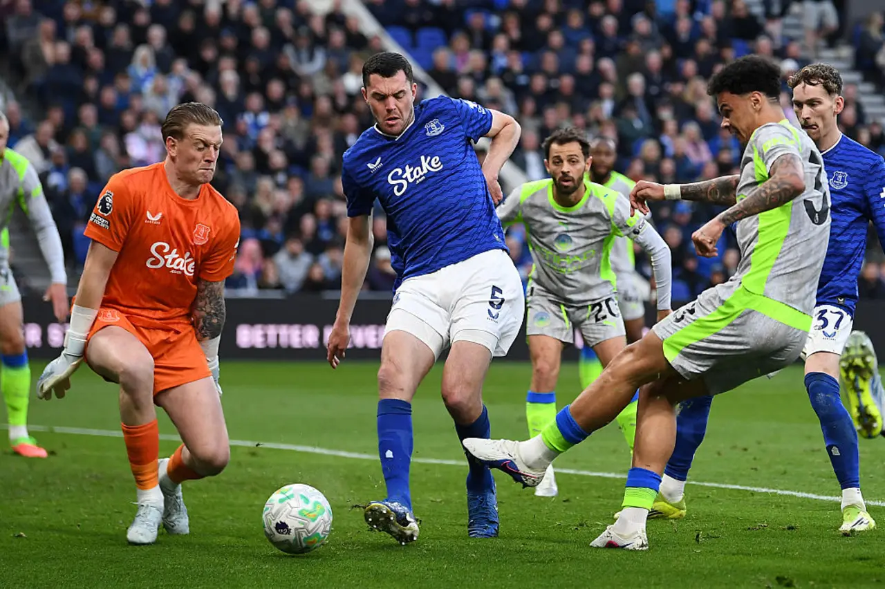 Doku's Curler Gives City 1-0 Lead at Everton as Guardiola's Side Chases Title — image 5