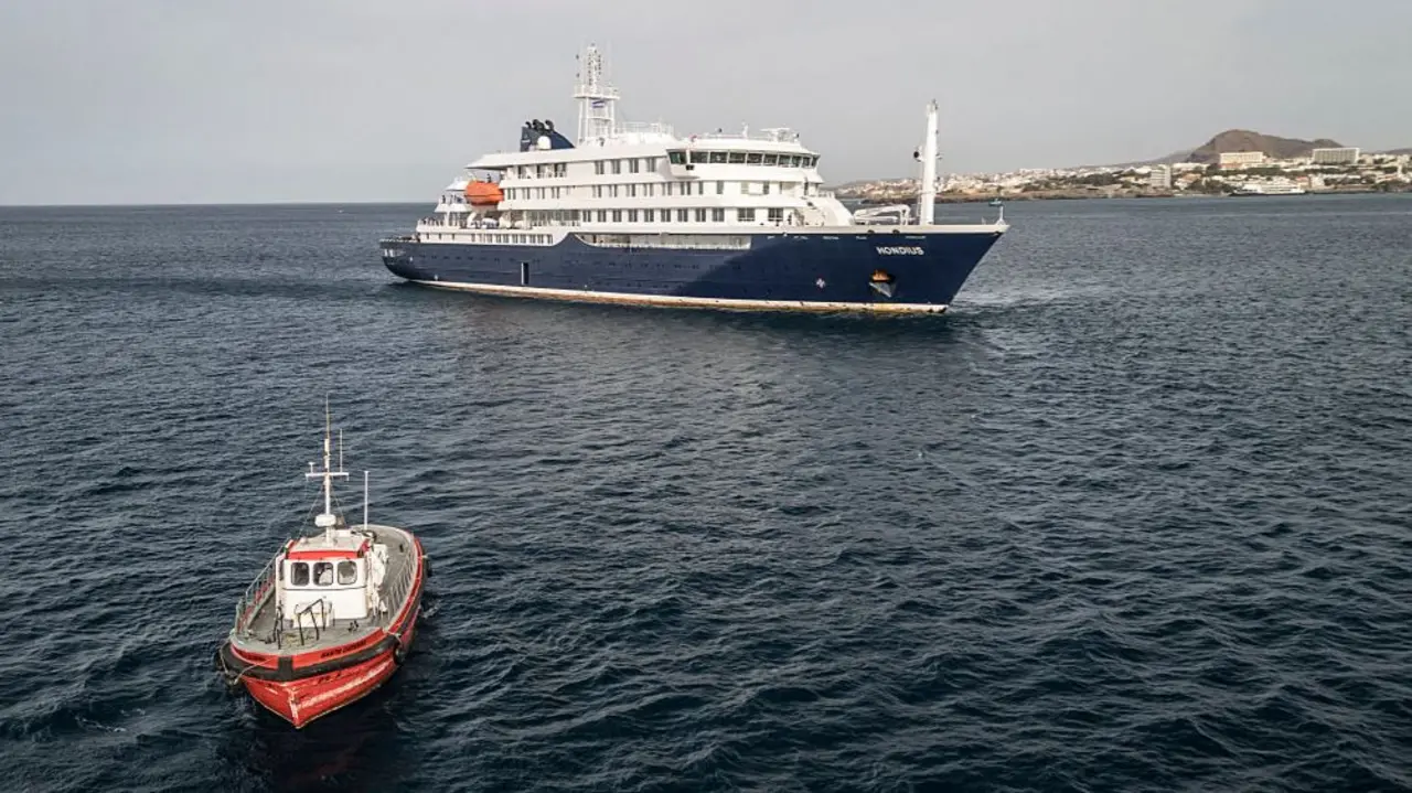 Virus-Hit Cruise Ship Diverted to Canary Islands Amid Local Opposition — image 2