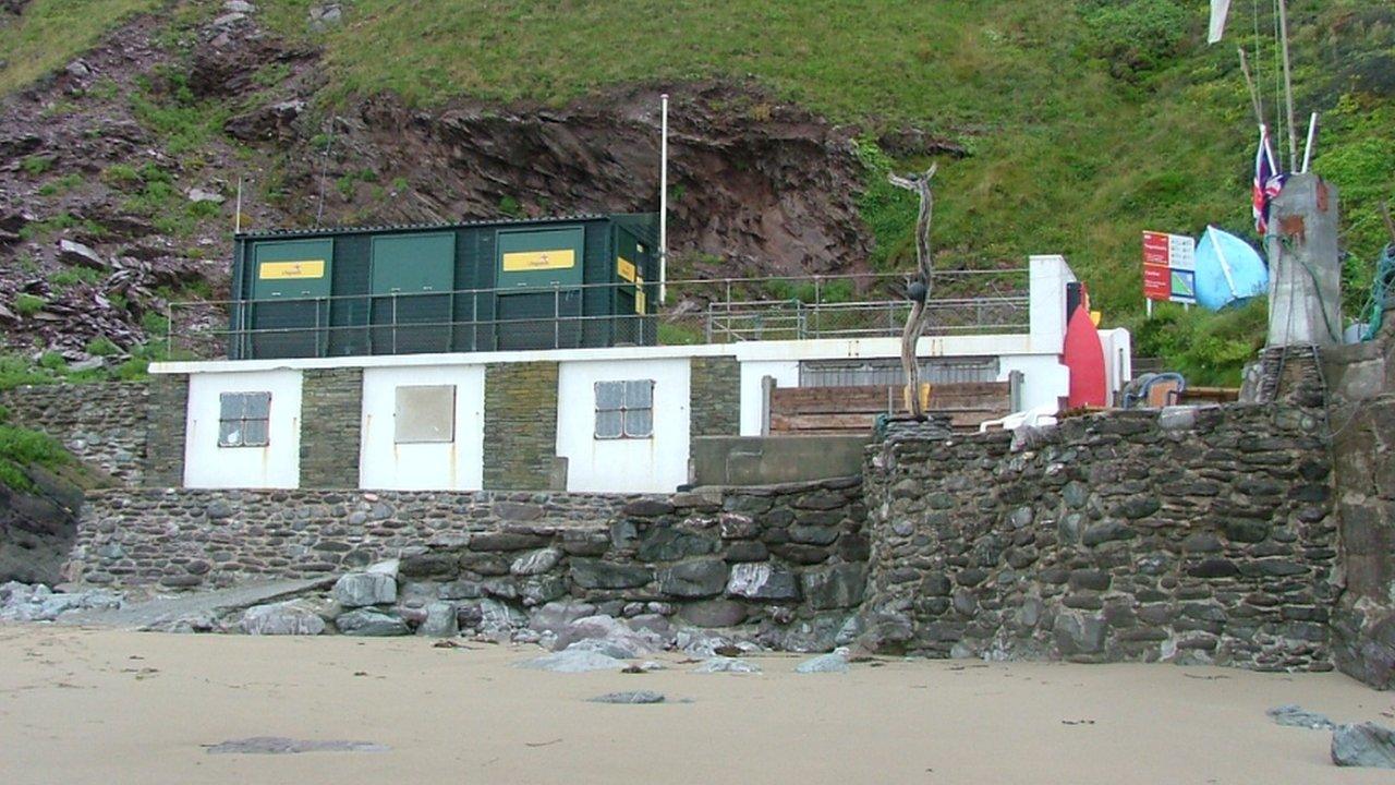 Tregonhawke hut