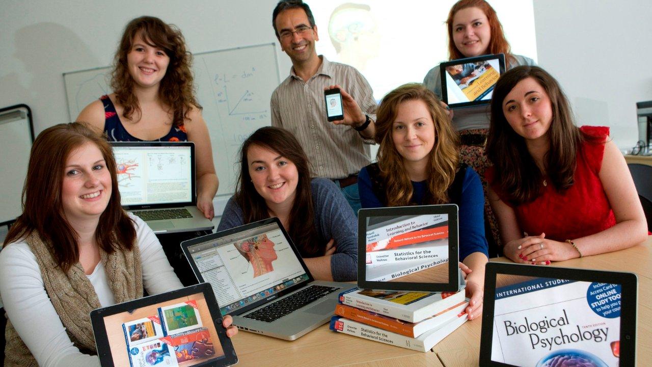 Professor Phil Gee with Plymouth University psychology students