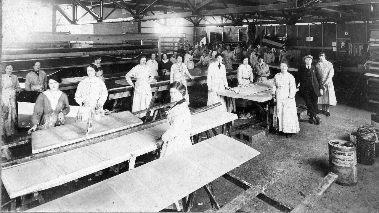 Workers at HH Martyn, Gloucester, during World War One