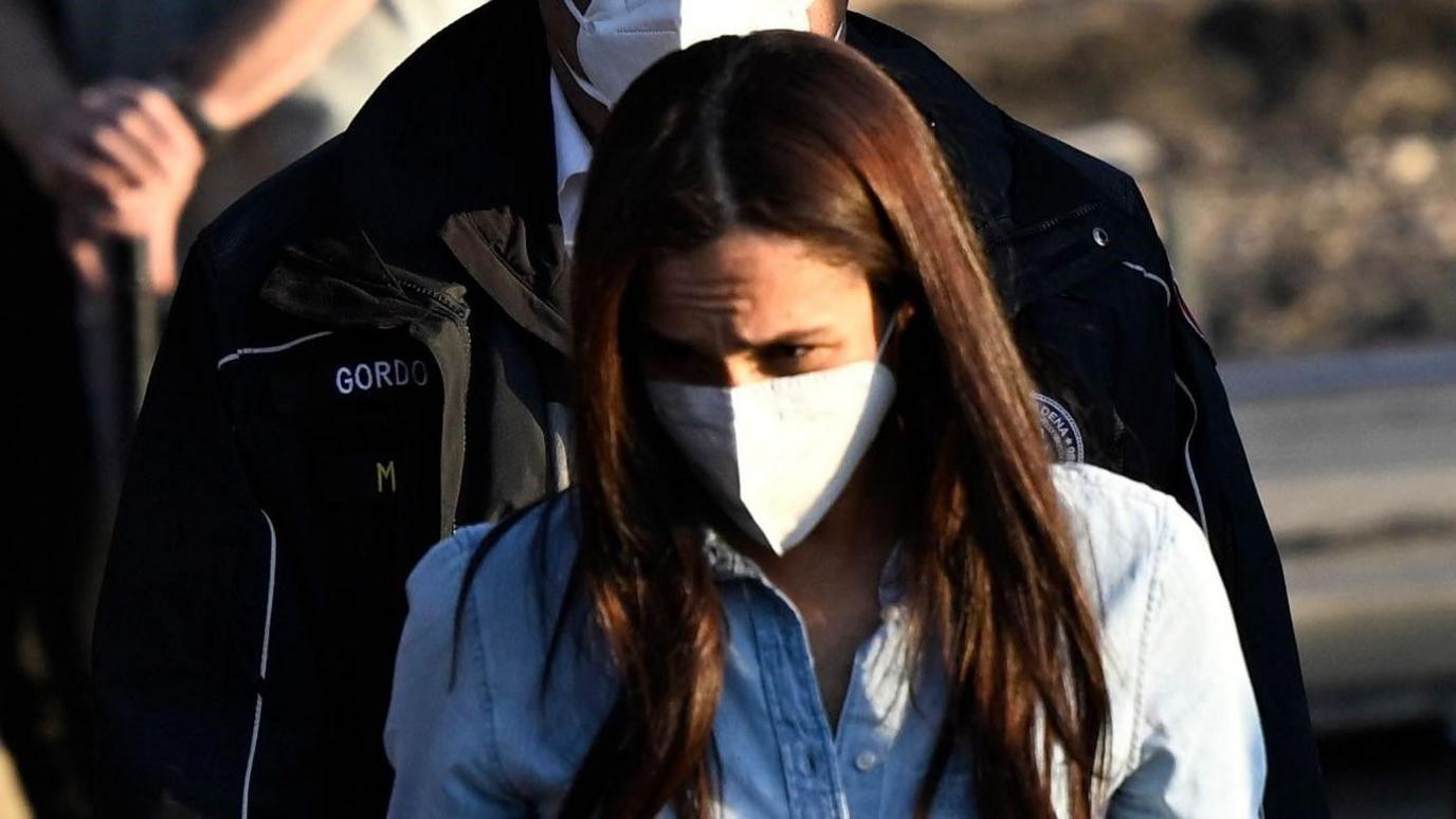 Meghan Markle wearing a face mask while walking in LA