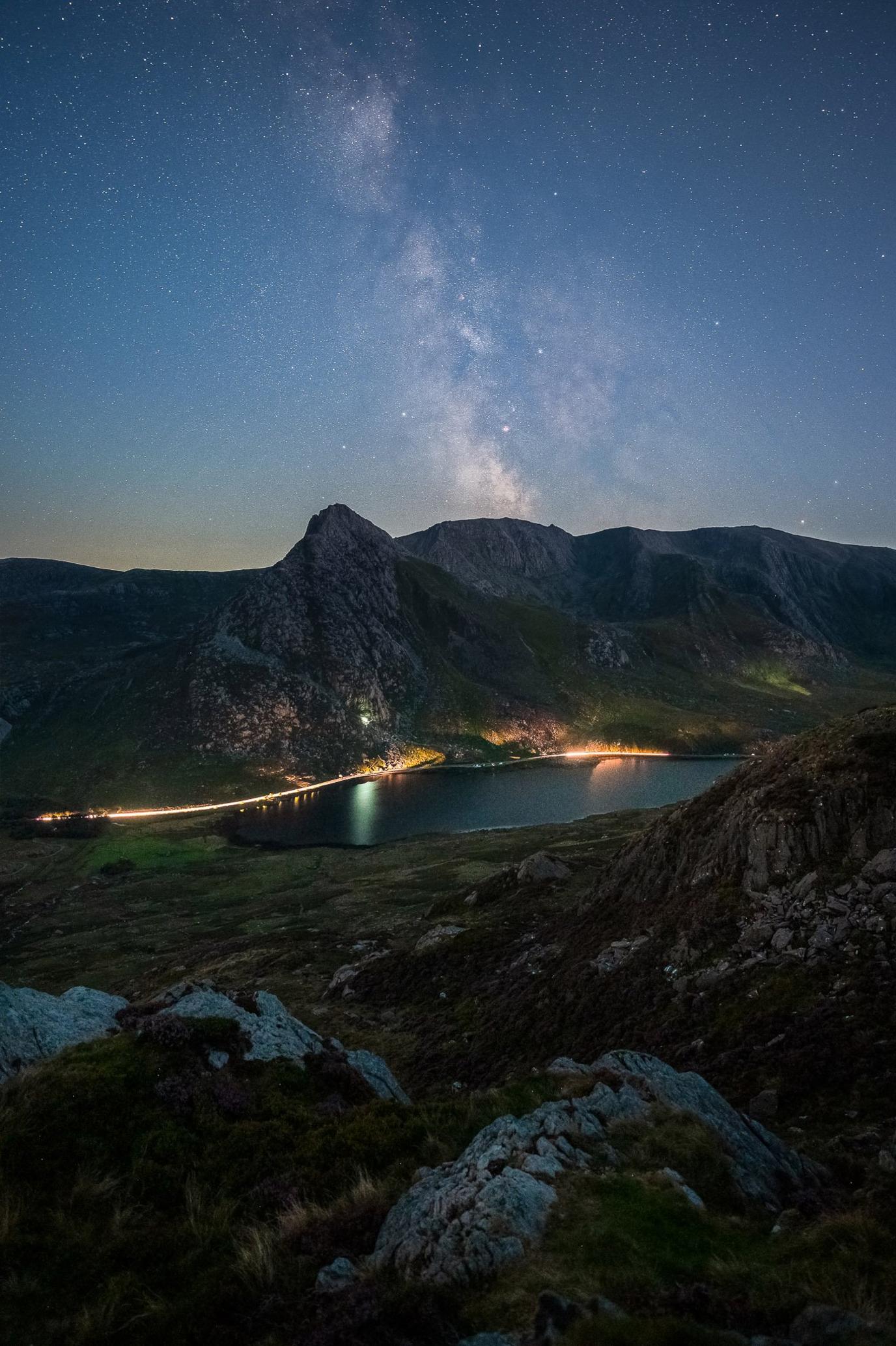 Tryfan a'r Llwybr Llaethog