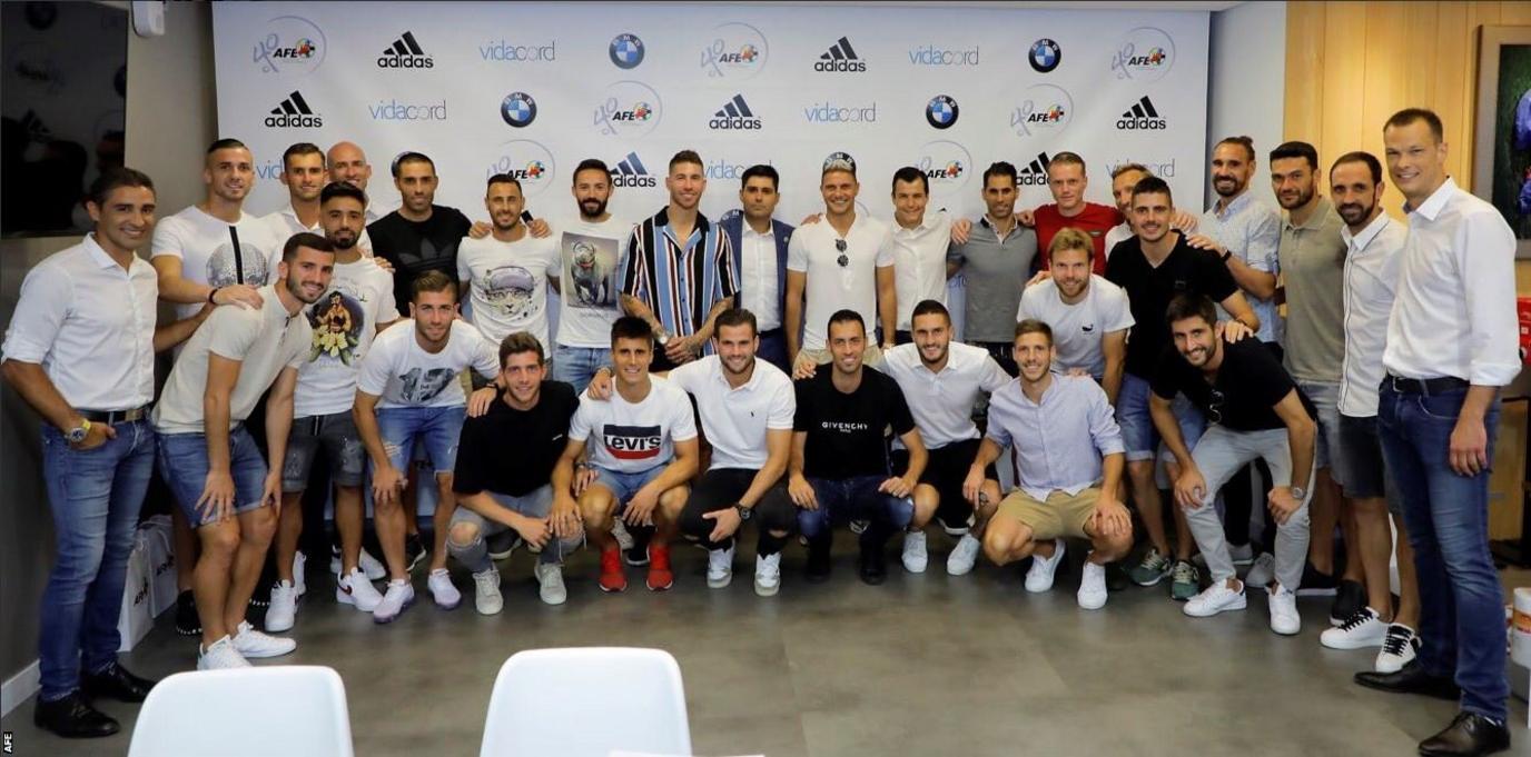 La Liga players pose for a photograph after their AFE meeting