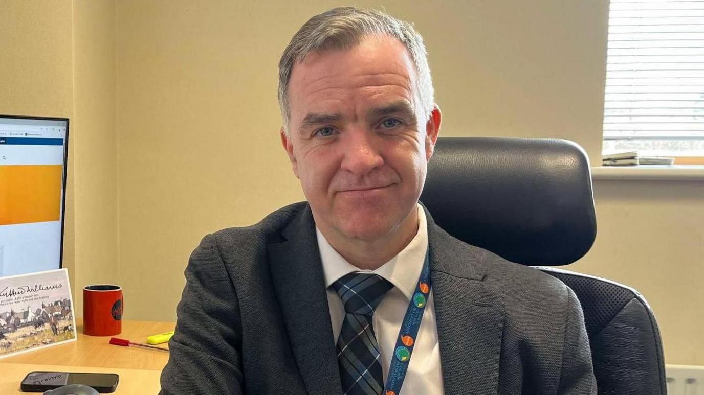 Dylan Williams, Prif Weithredwr y cyngor