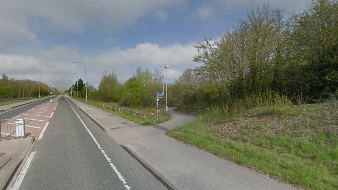 Cut-through between Farleys Lane and the A611