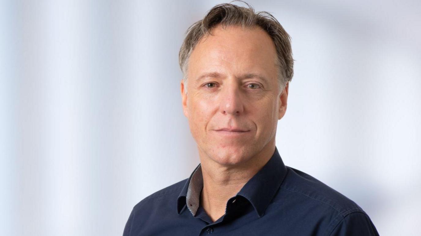 Wolfram-Hubertus Zimmermann, professor and researcher from the University Medical Center Göttingen, wears a navy blue shirt and jumper and looks straight at the camera