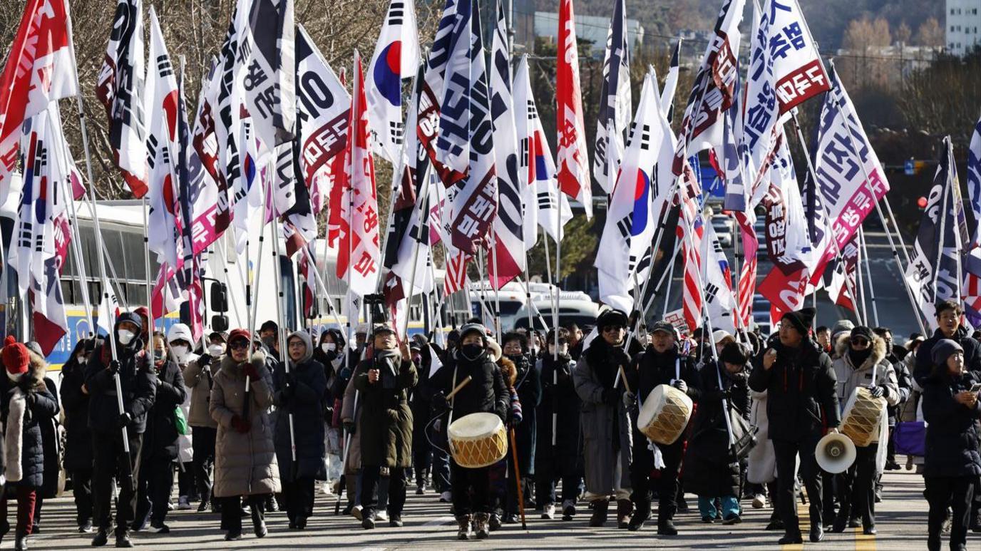 Supporters of President Yoon protesting against his arrest