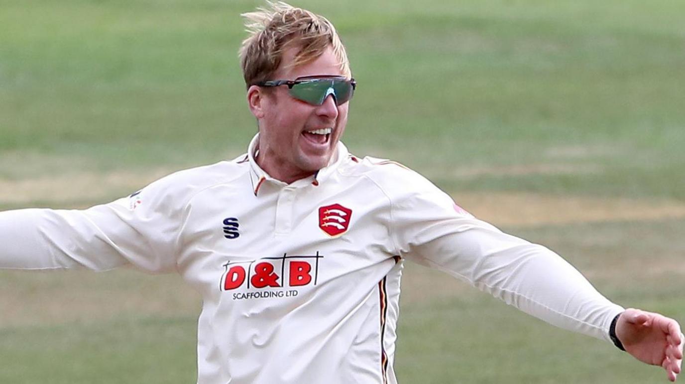 Simon Harmer celebrates taking a wicket