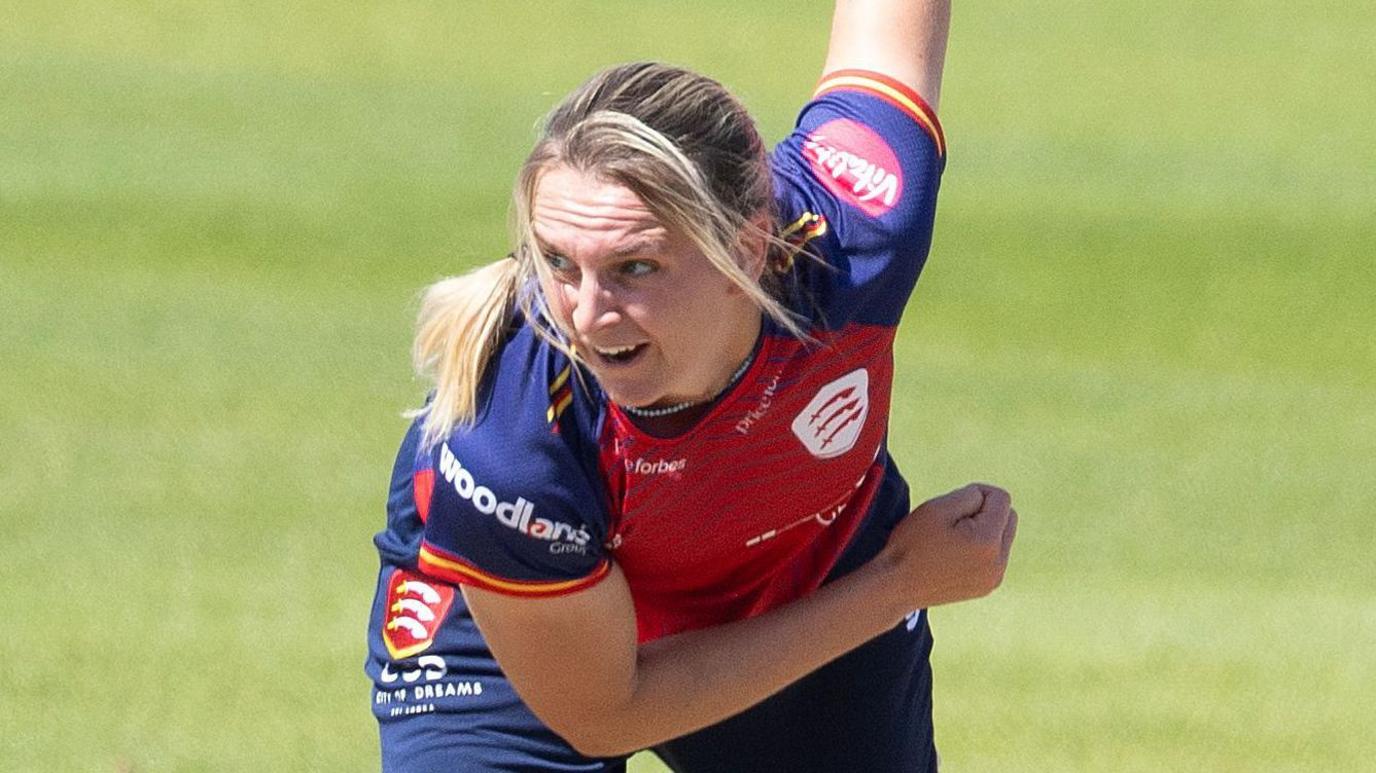 Kate Coppack bowling for Essex