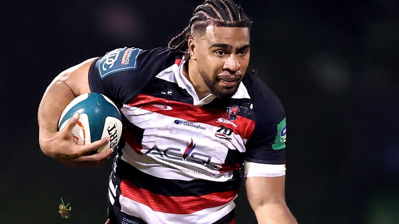 Hoskins Sotutu in action for Blues in Super Rugby