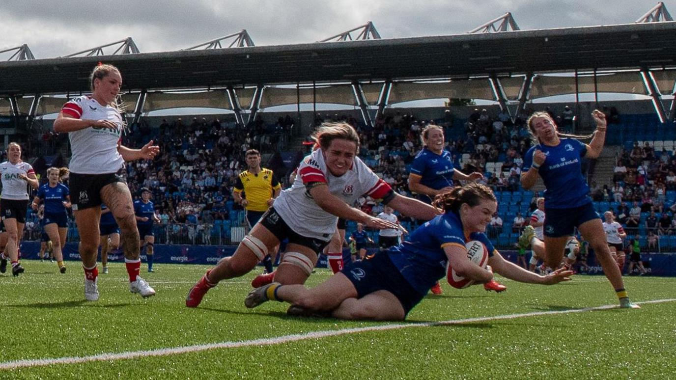 Emma Brogan scoring a try