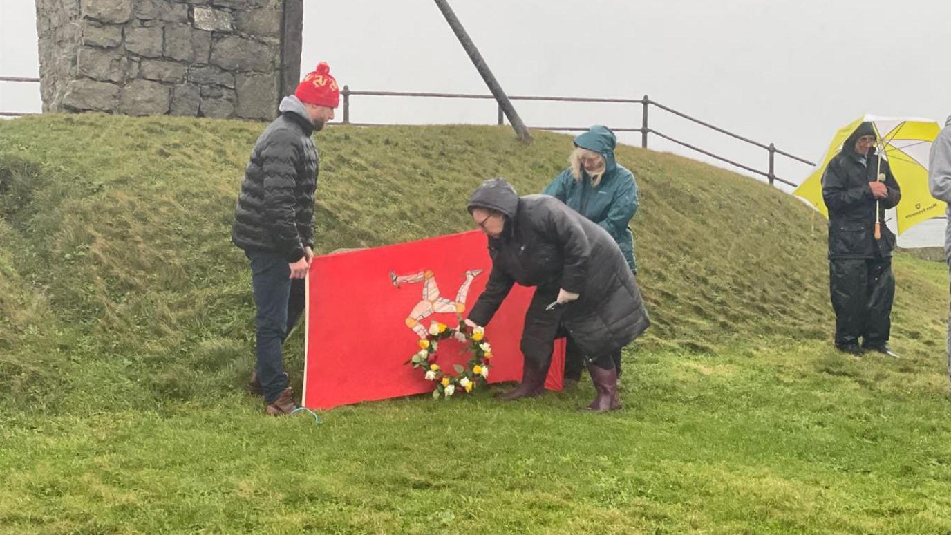 Wreath laying at Hango Hill