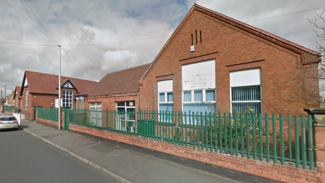 Exterior view of Kingsmead School in Alvaston