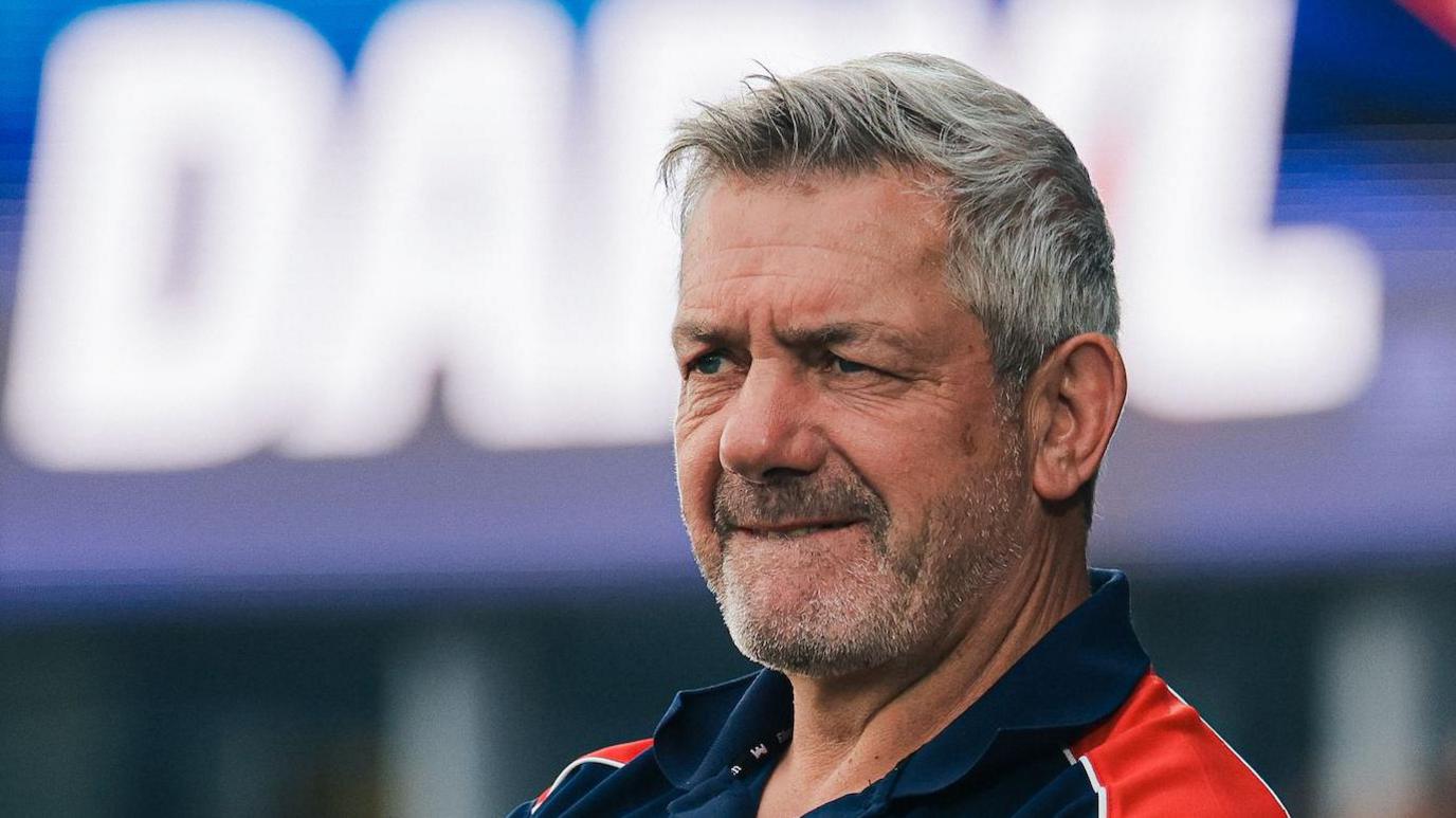 Wakefield boss Daryl Powell looks on