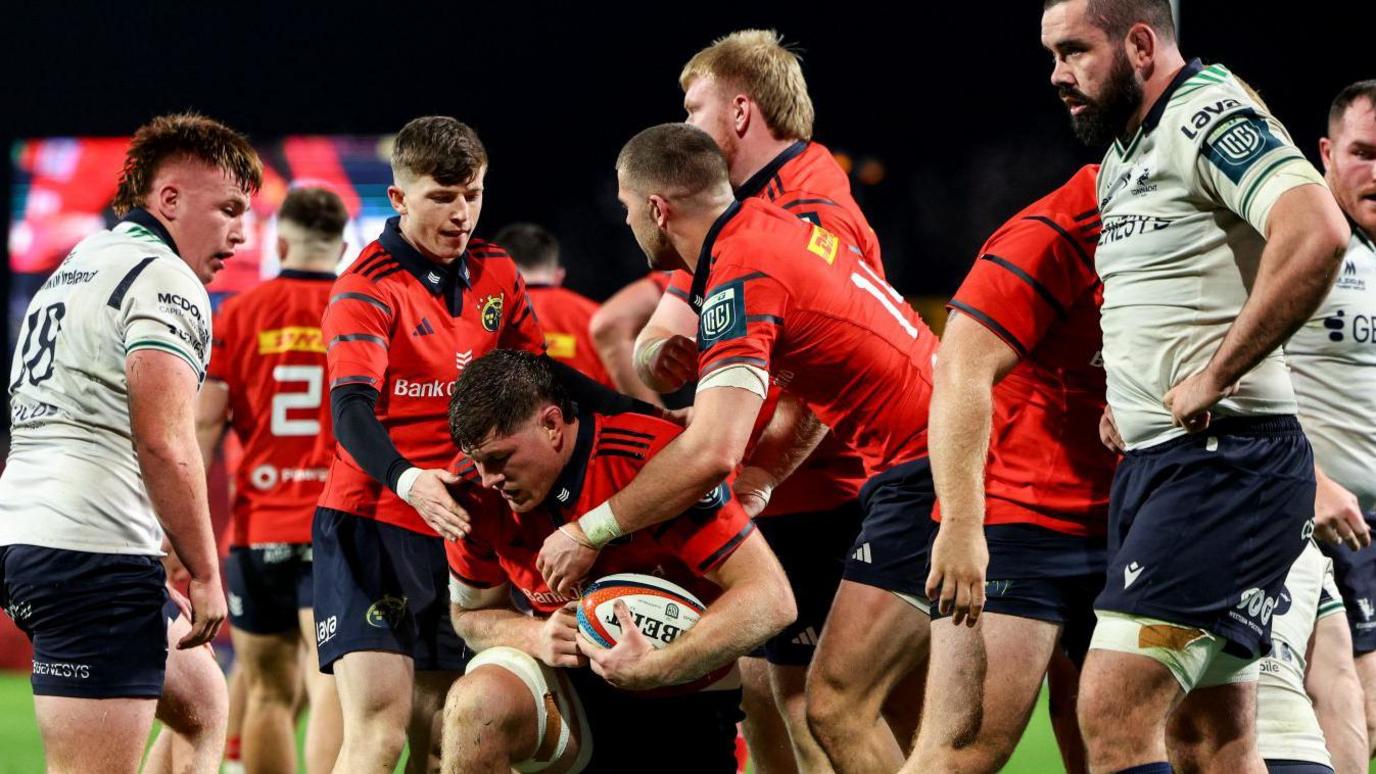 Jack O'Donoghue scores a try
