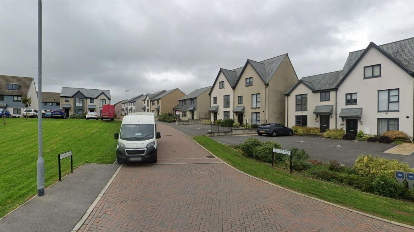 Oak View Road in Wadebridge, lined with modern houses and a tiled road