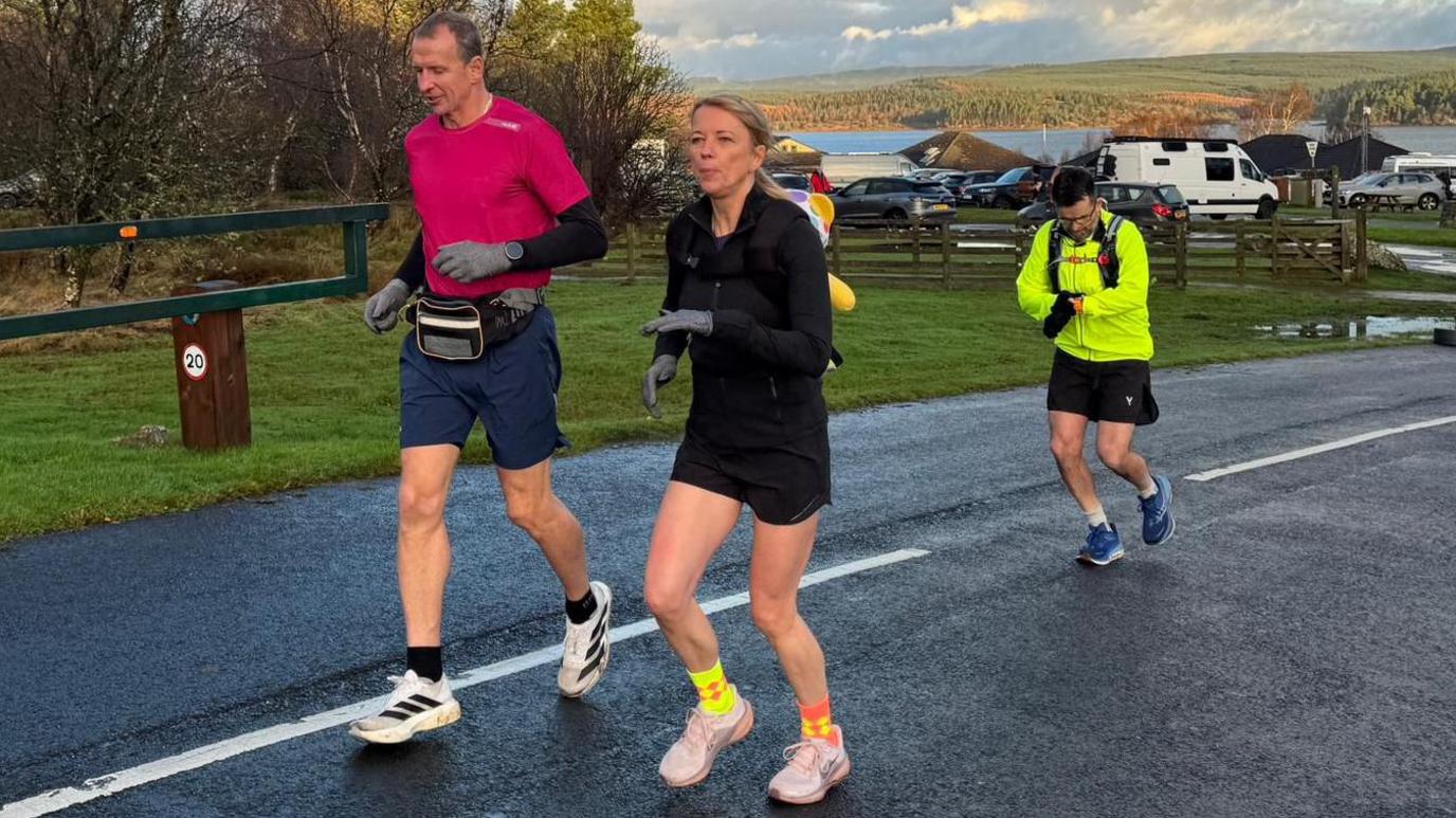 Sara Cox sets off on her Great Northern Marathon Challenge