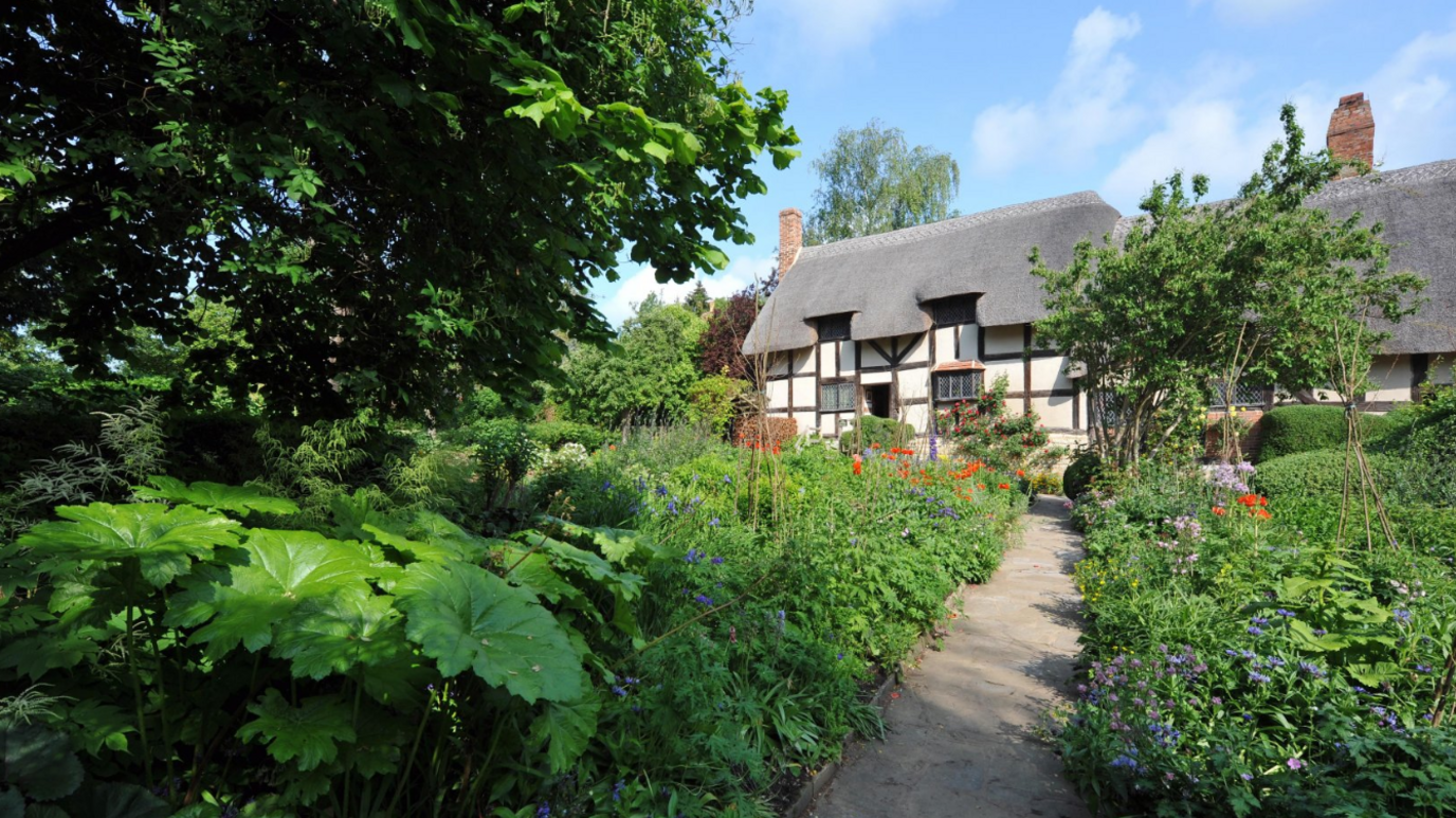 The garden leading to the cottage