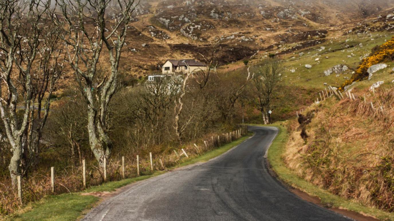 An rathad tro Bhrèibhig ann am Barraigh