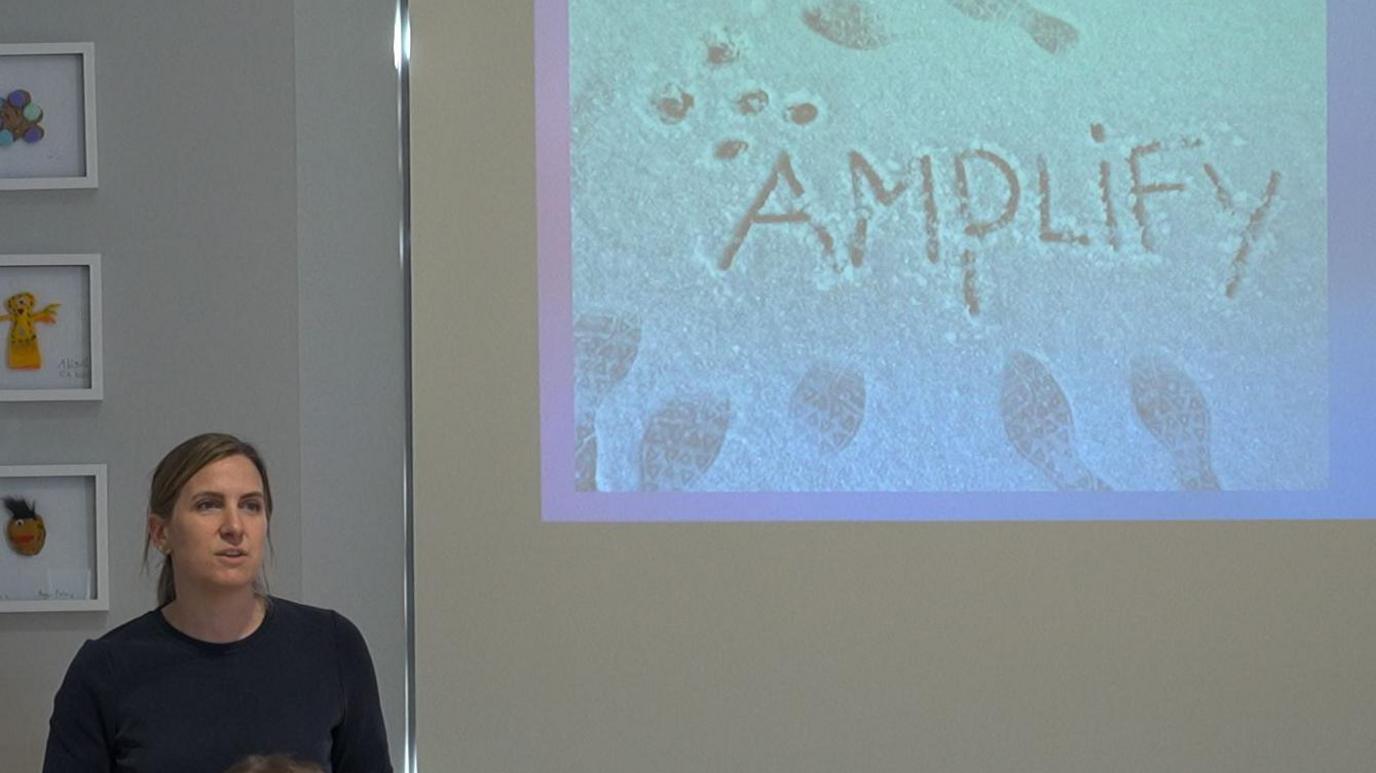 Co-labhairt Amplify ann an Leòdhas