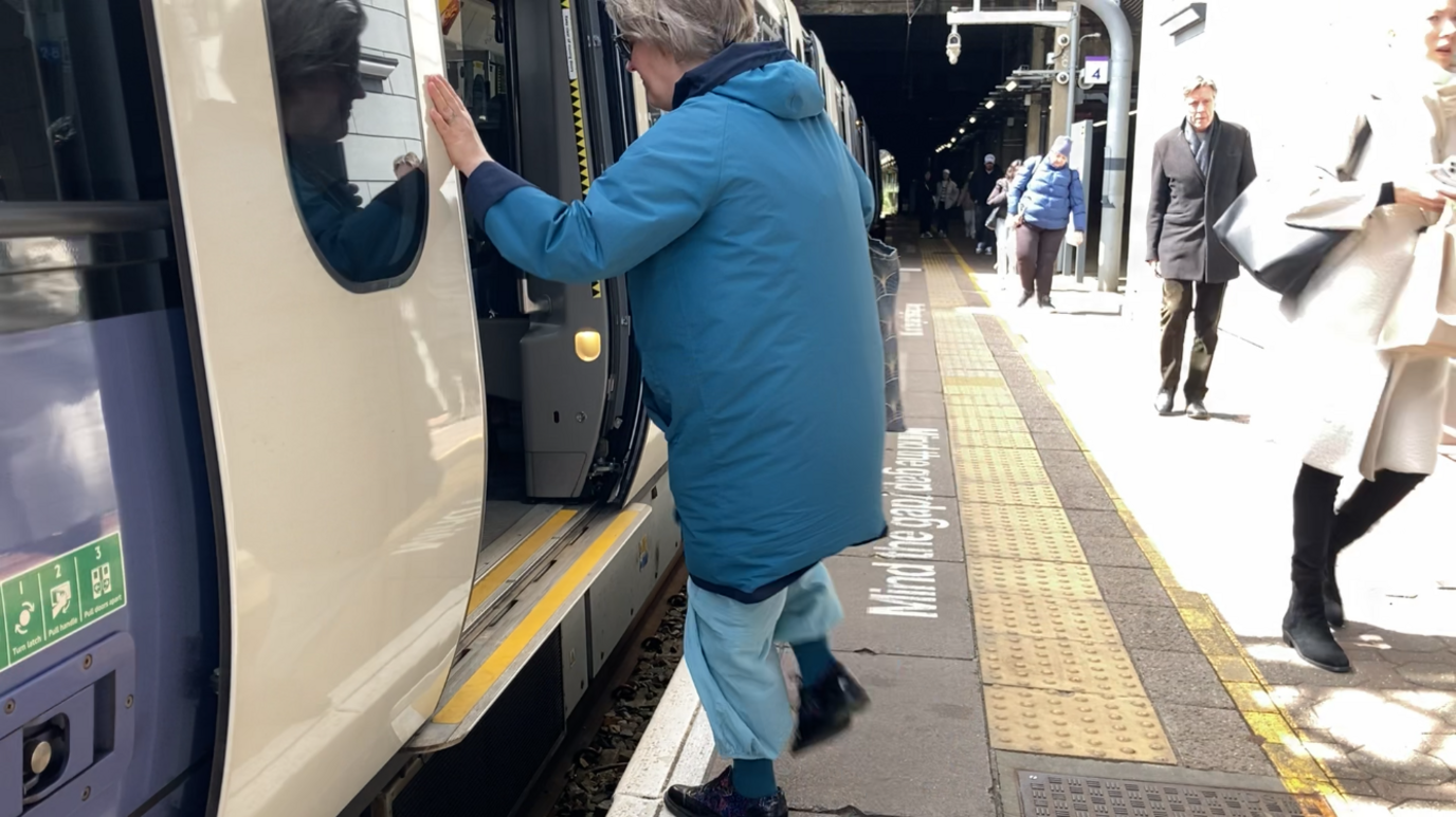 Train gap at Ealing Broadway