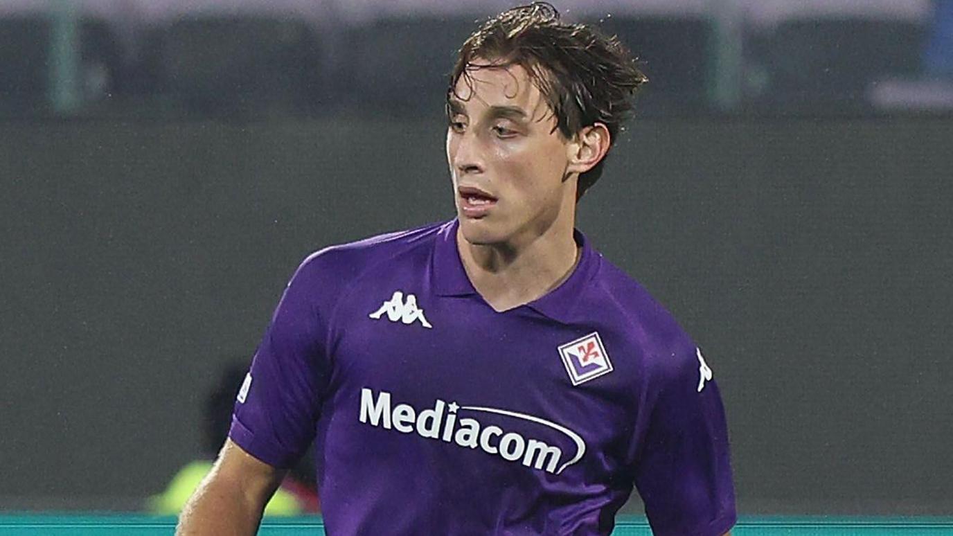 Fiorentina's Edoardo Bove awake after collapsing on pitch - BBC Sport