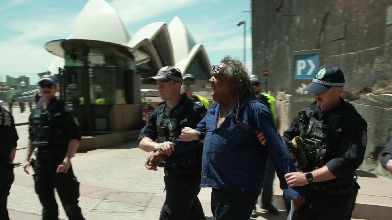 Aboriginal protester arrested during King’s Sydney tour