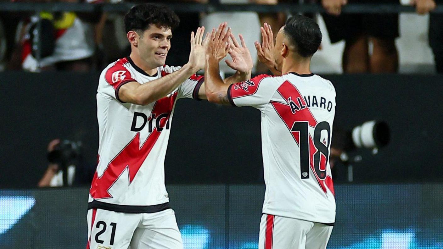 Rayo Vallecano 1-1 Barcelona: Hosts fight back to draw with champions - BBC  Sport