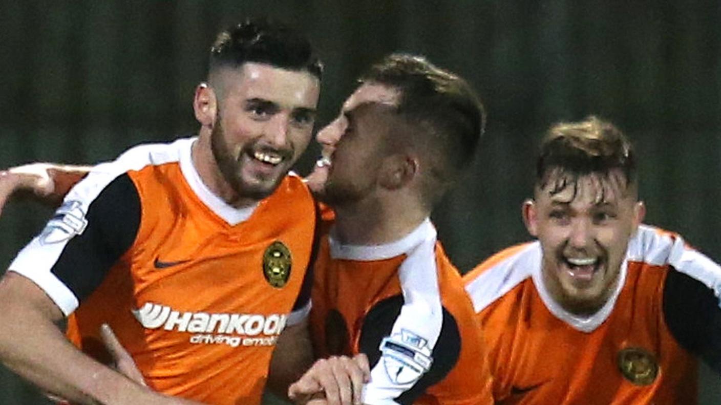 Carrick Rangers beat Glenavon 1-0 in the semi-final