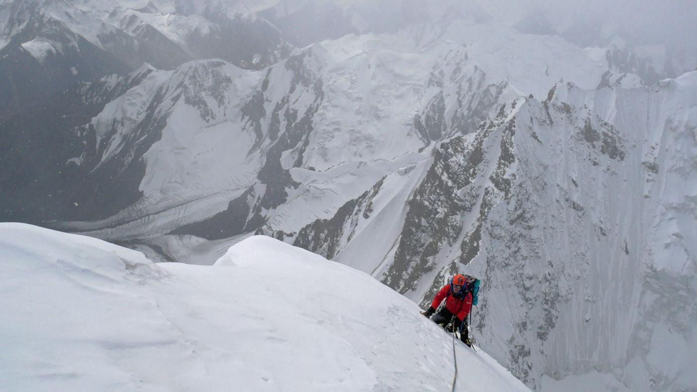 Mick Fowler climbs in heavy snow near the summit of Yawash Sar