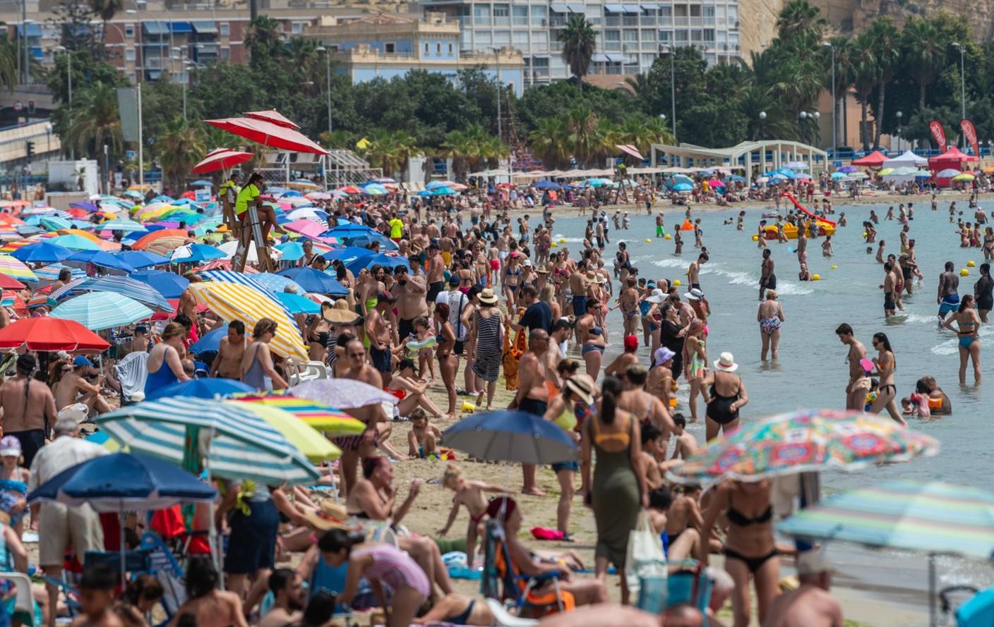 A packed beach at Alicante in Valencia