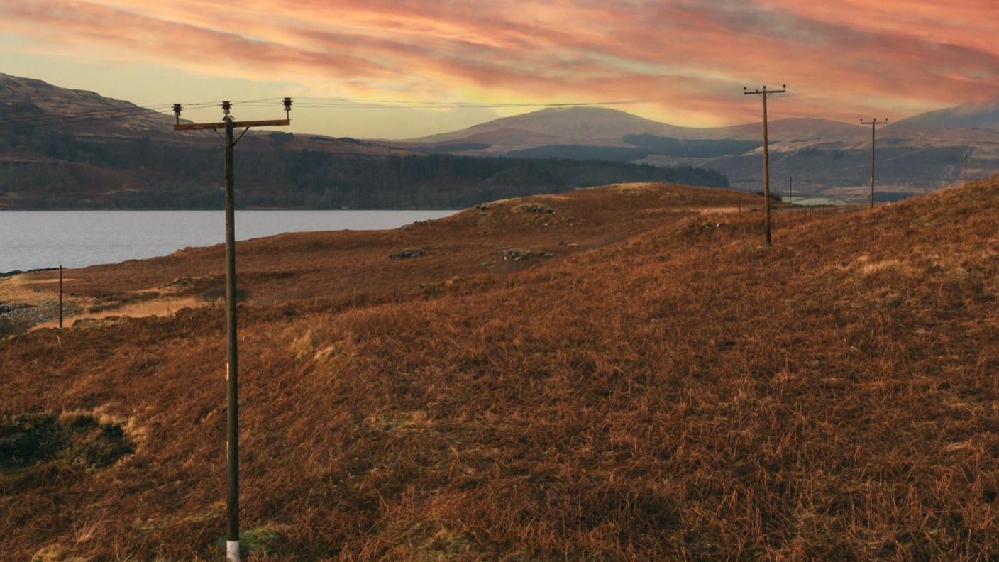 Pòlaichean dealain air an tuath