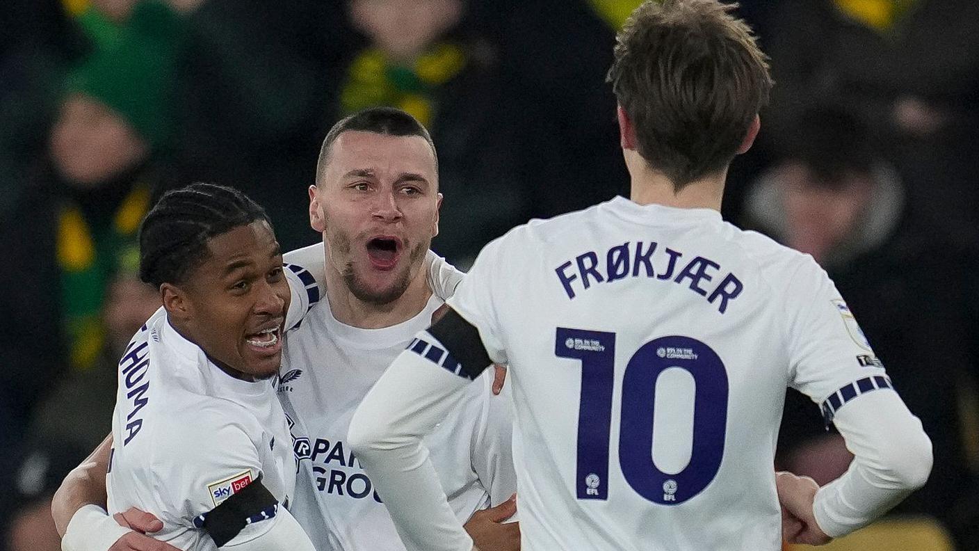 Preston North End celebrate Milutin Osmajic's goal against Norwich City