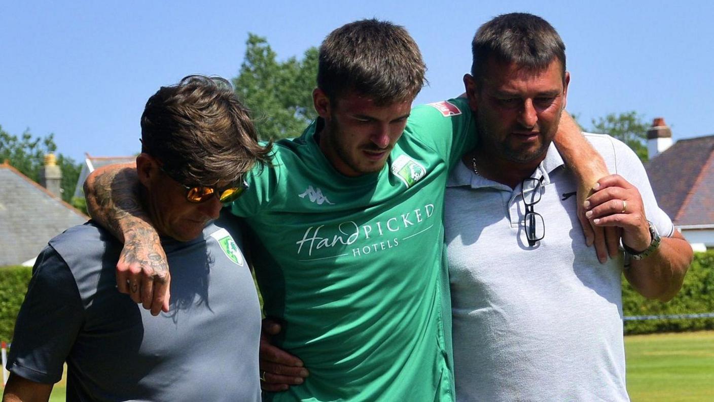 Charlton Gauvain comes off injured