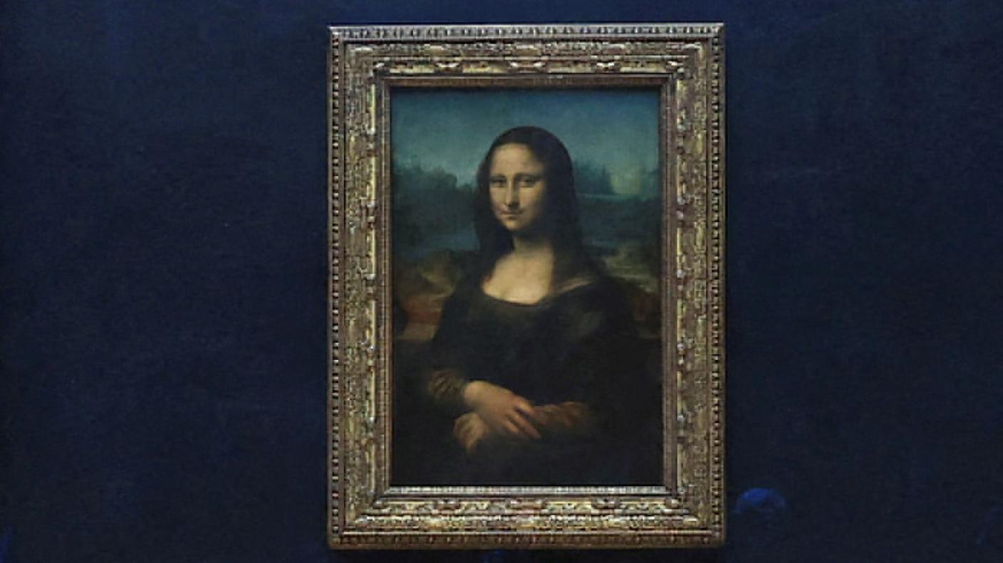 A picture of Leonardo da Vinci's Mona Lisa hanging in the Louvre