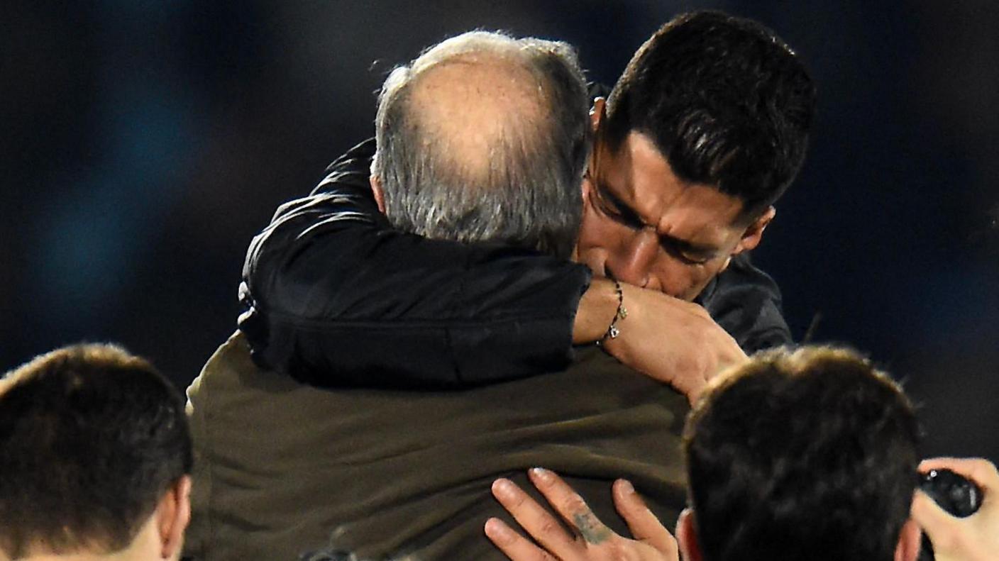 Luis Suarez hugging Washington Tabarez