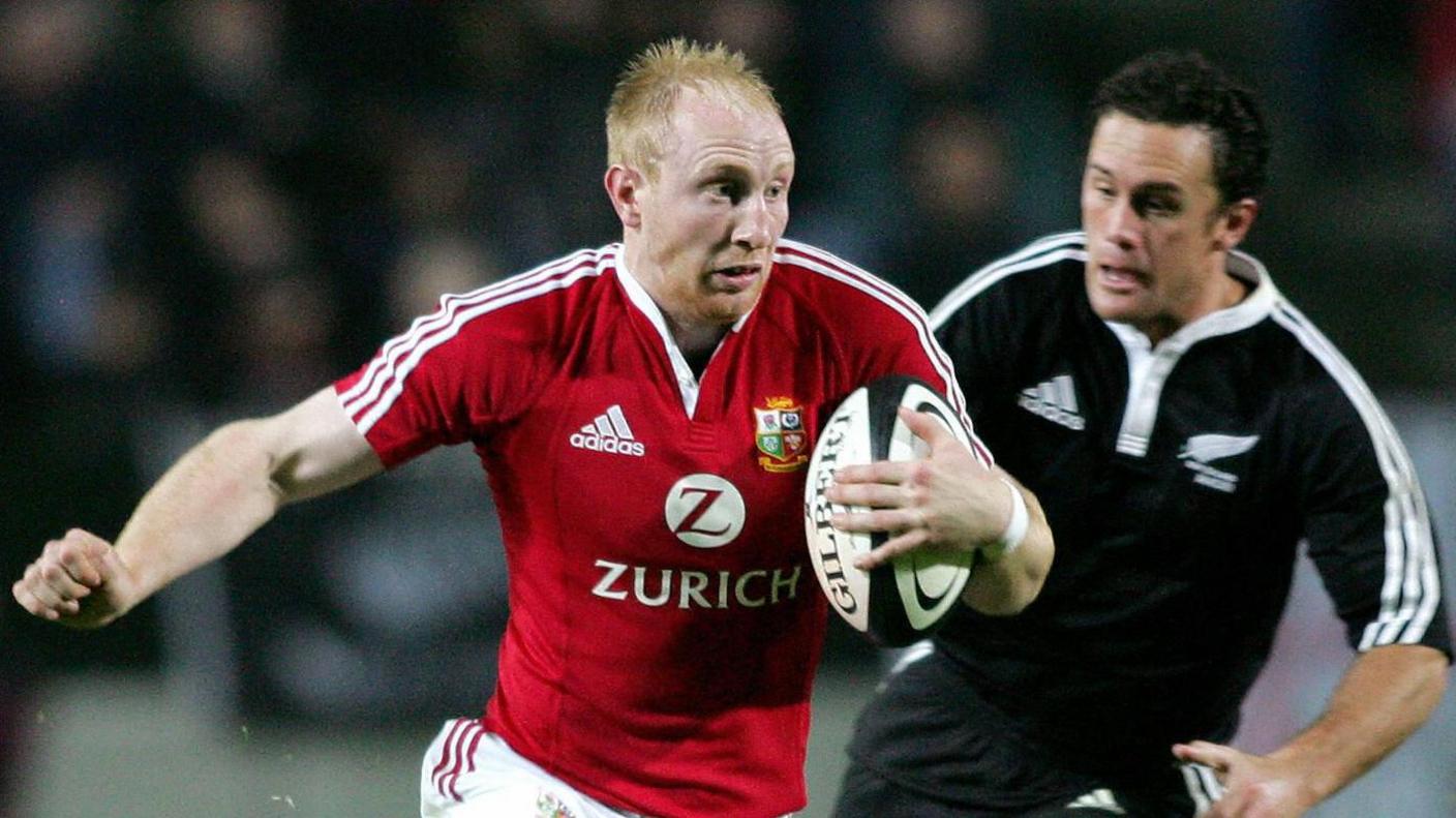 Tom Shanklin in action for the 2005 Lions