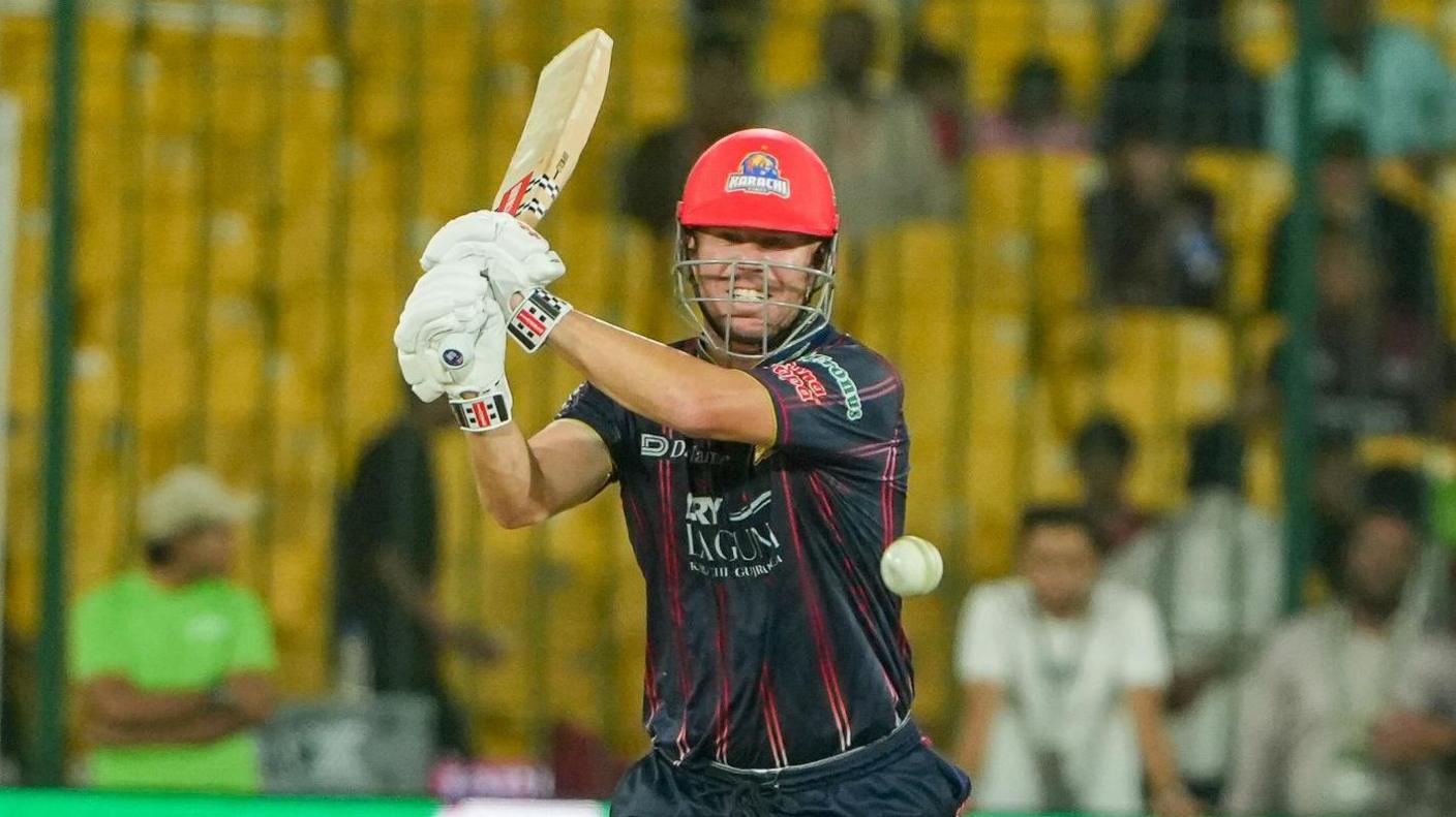 David Warner batting for Karachi Kings