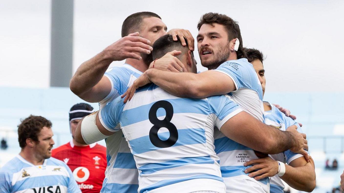 Joaquín Oviedo of Argentina celebrates with his teammates after scoring a try against Wales 