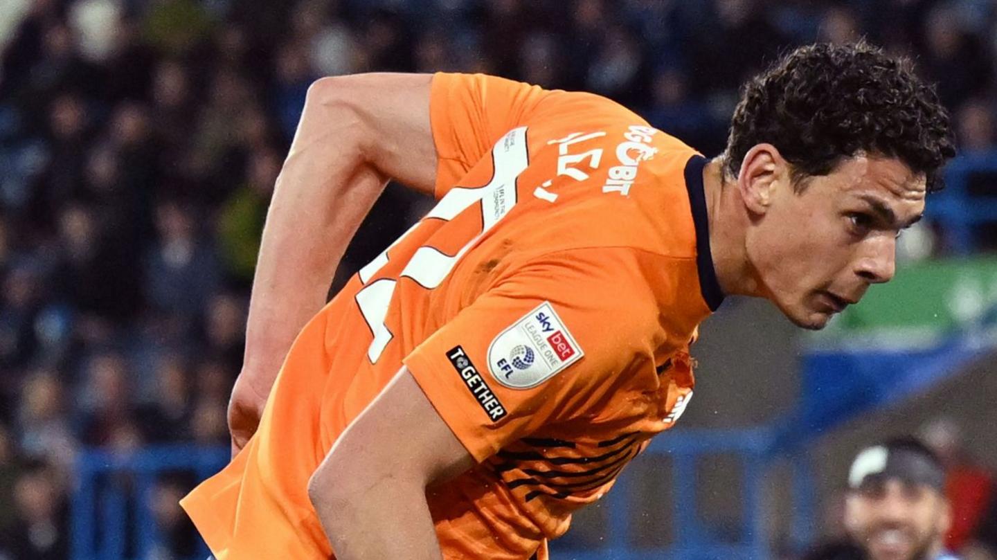 Yousef Salech heads in for Cardiff