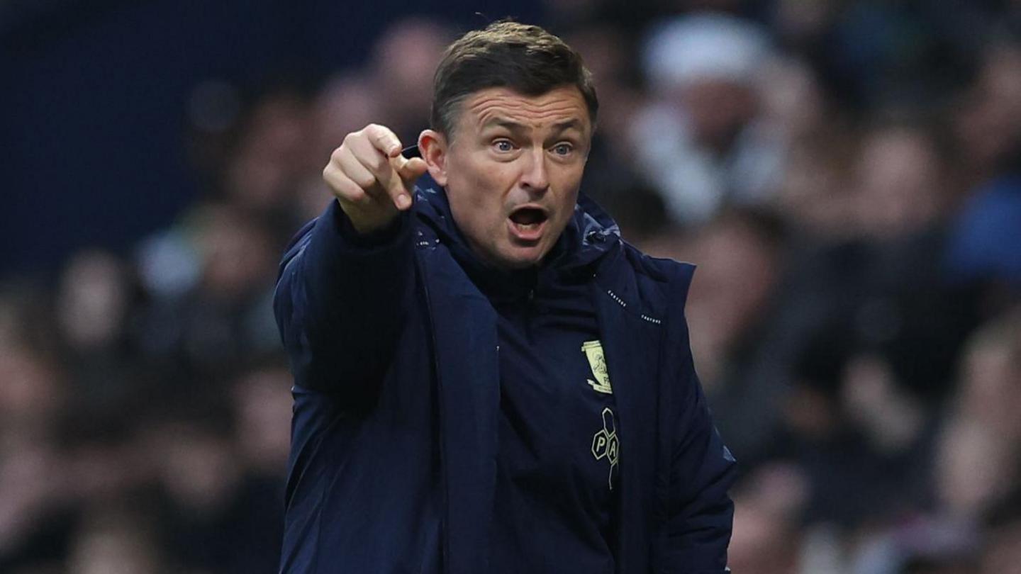 Preston North End manager Paul Heckingbottom directs his players