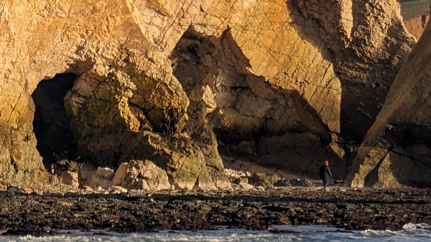 Photographer captures Isle of Wight cliff fall aftermath - BBC News