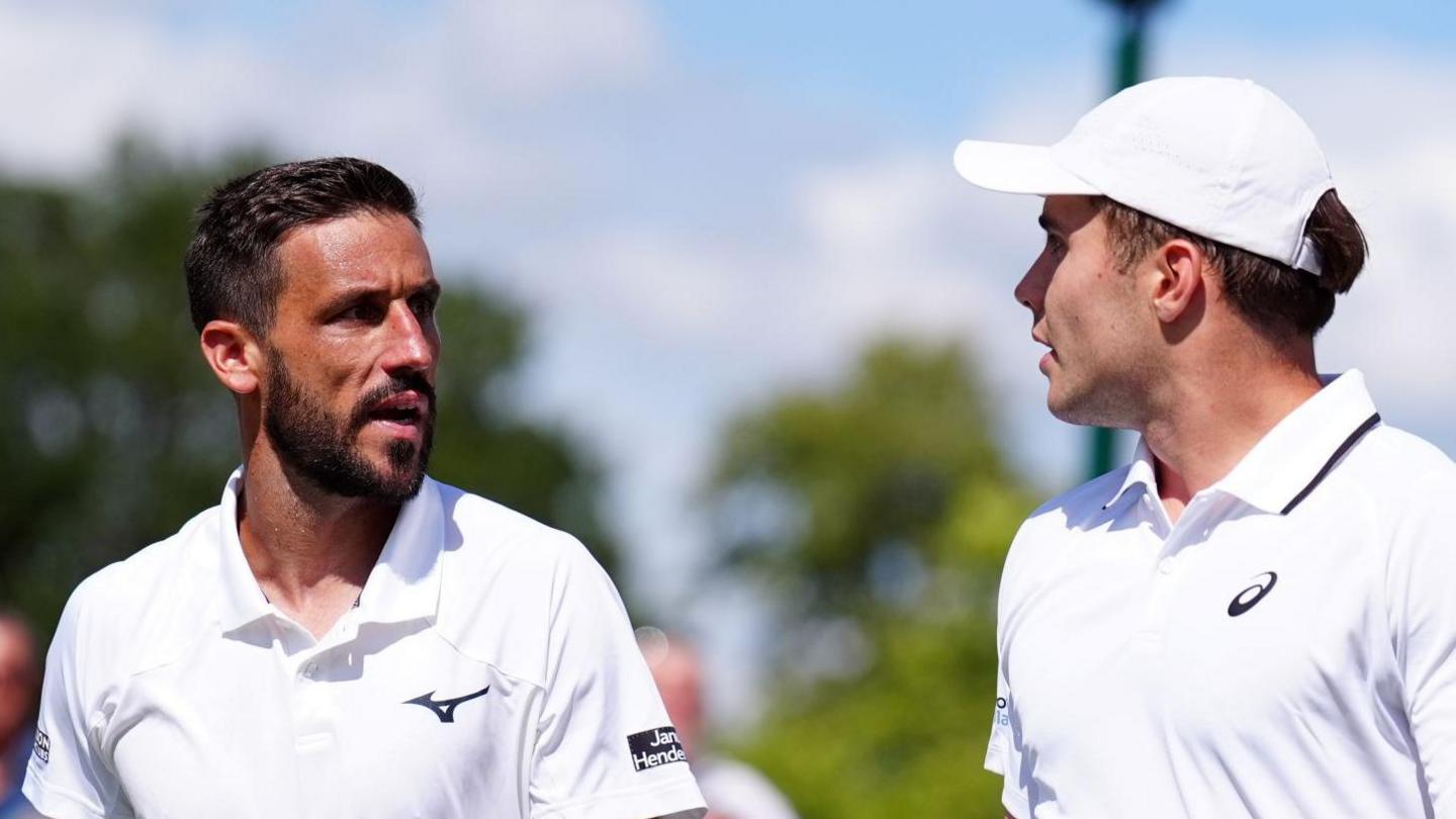 Damir Dzumhur and Arthur Fery exchange words