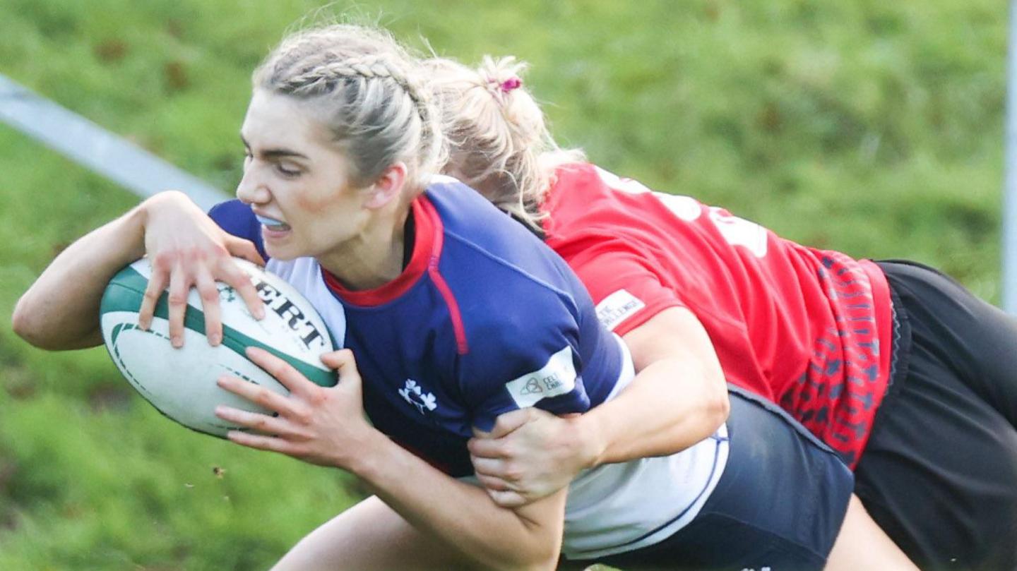 Anna Doyle dives for the try-line